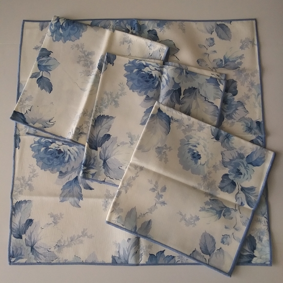 Vintage Dining Vintage Cloth Napkins Blue White Floral Poshmark